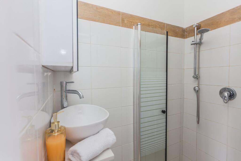 Perfectly Located Studio, Seaview, 2 Min To Sea! #6 Apartment Tel Aviv Exterior photo